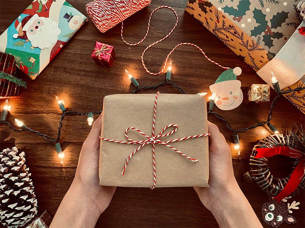 Last-minute Christmas gift ideas and etiquette
